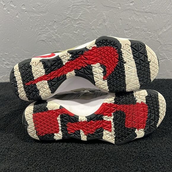 🔥🏀 NIKE Lebron Soldier XI Silver Bullet - Men Sz 8 - Special Edition - EUC - Picture 8 of 11